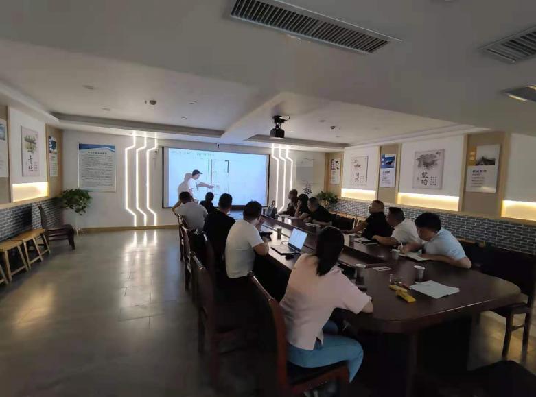 西安酒店家具廠開(kāi)會(huì)討論Moxy方案.jpg