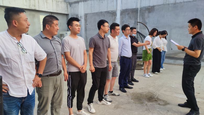博菲克飛越團隊進(jìn)行風(fēng)采展示演練.jpg
