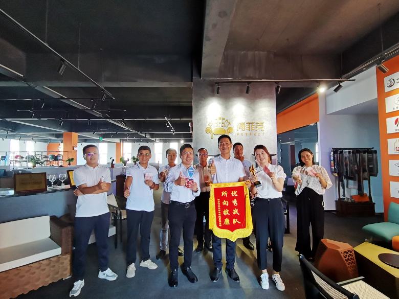 博菲克業(yè)務(wù)部雨點(diǎn)戰(zhàn)隊合影留念.jpg